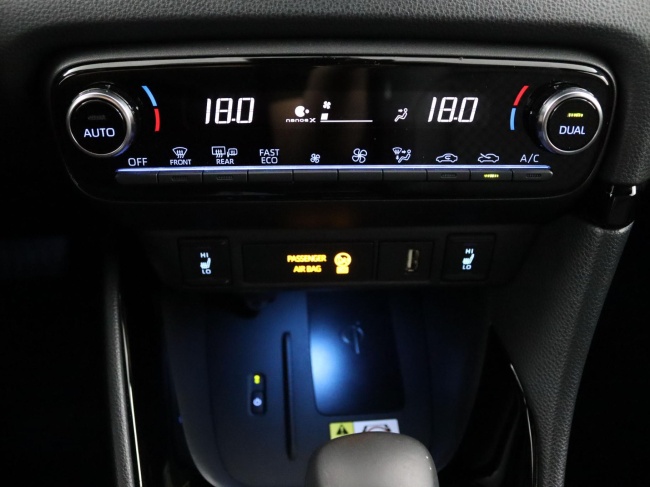 Toyota Yaris - 1.5 Hybrid Executive Origineel Nederlands