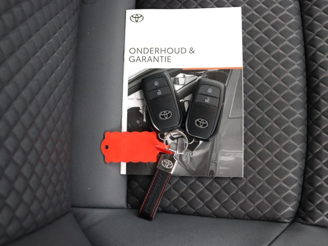 Toyota Yaris - 1.5 Hybrid Executive Origineel Nederlands