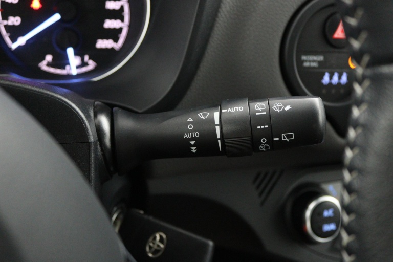 Toyota Yaris - 1.5 Hybrid 30