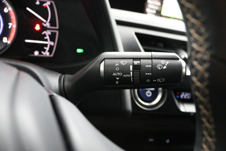 Lexus UX - 250h Luxury Line 30