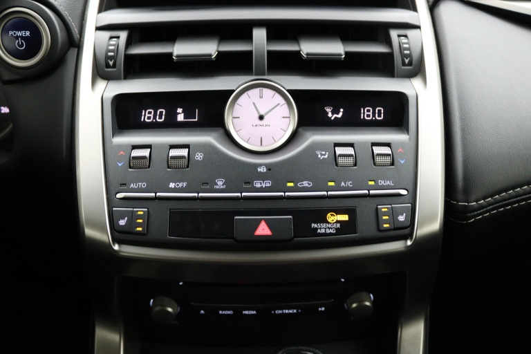 Lexus NX - 300h AWD Edition 30 43