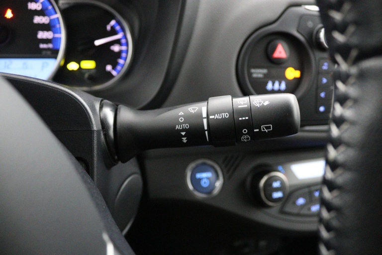 Toyota Yaris - 1.5 Hybrid Trend 31