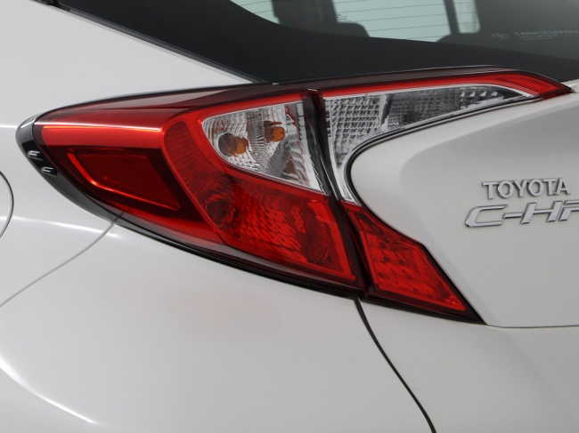 Toyota C-HR - 1.8 Hybrid Dynamic