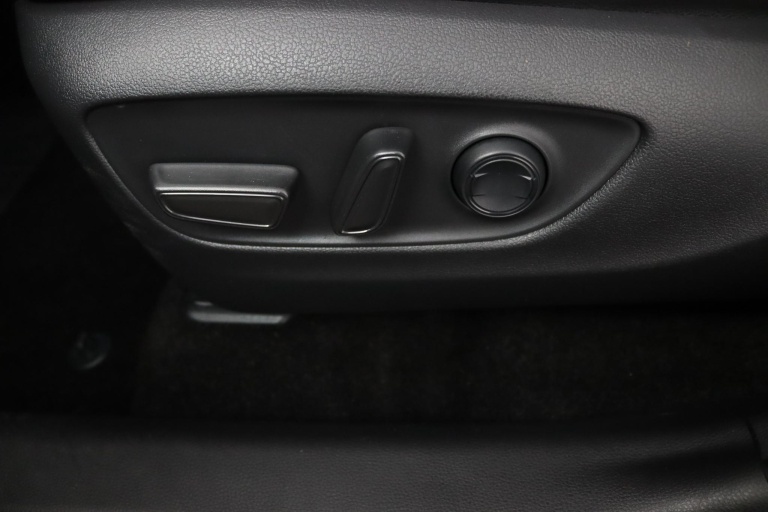 Toyota RAV4 - 2.5 Plug-in Hybrid AWD Bi-Tone Plus 10