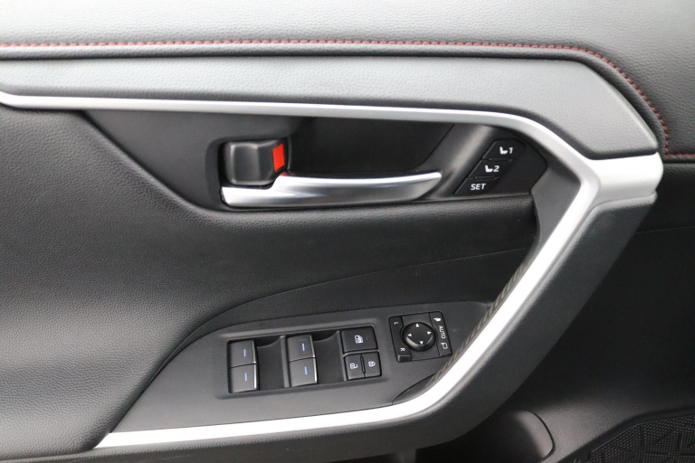 Toyota RAV4 - 2.5 Plug-in Hybrid AWD Bi-Tone Plus 32