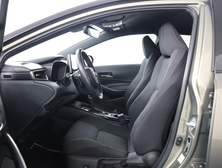Toyota Corolla - 2.0 Hybrid Dynamic 17