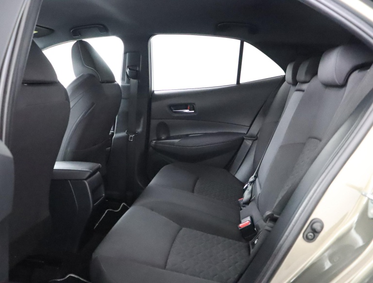 Toyota Corolla - 2.0 Hybrid Dynamic 18