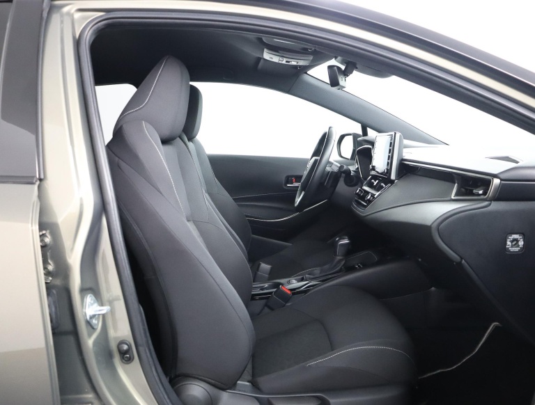 Toyota Corolla - 2.0 Hybrid Dynamic 22
