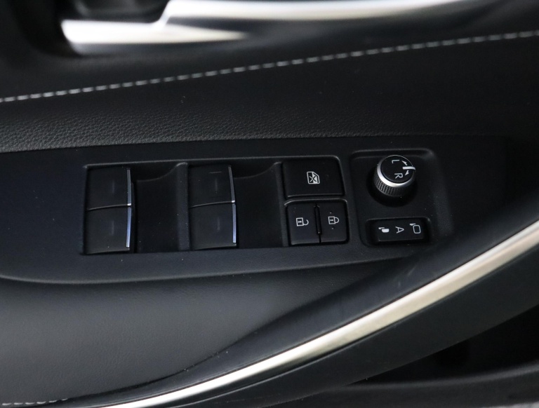 Toyota Corolla - 2.0 Hybrid Dynamic 27