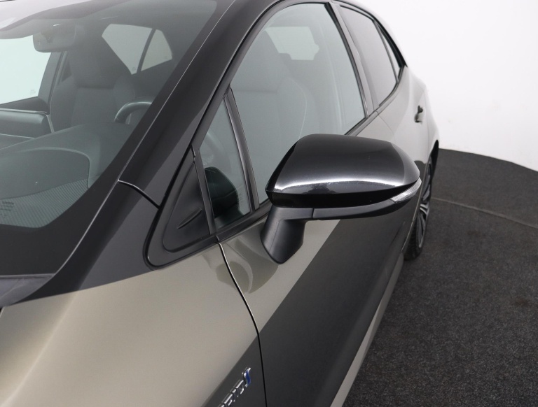 Toyota Corolla - 2.0 Hybrid Dynamic 37