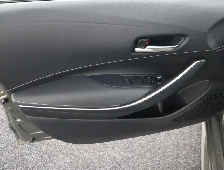 Toyota Corolla - 2.0 Hybrid Dynamic 41
