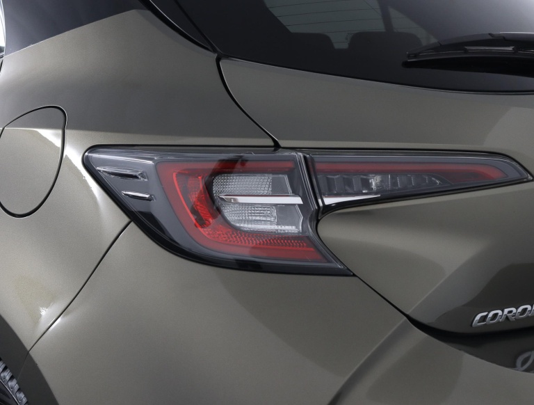 Toyota Corolla - 2.0 Hybrid Dynamic 43