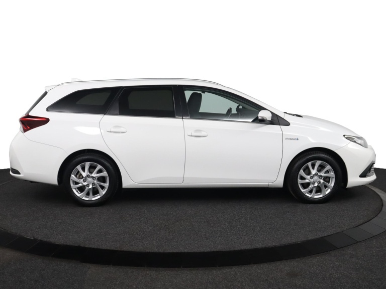 Toyota Auris Touring Sports - 1.8 Hybrid Dynamic Go 12