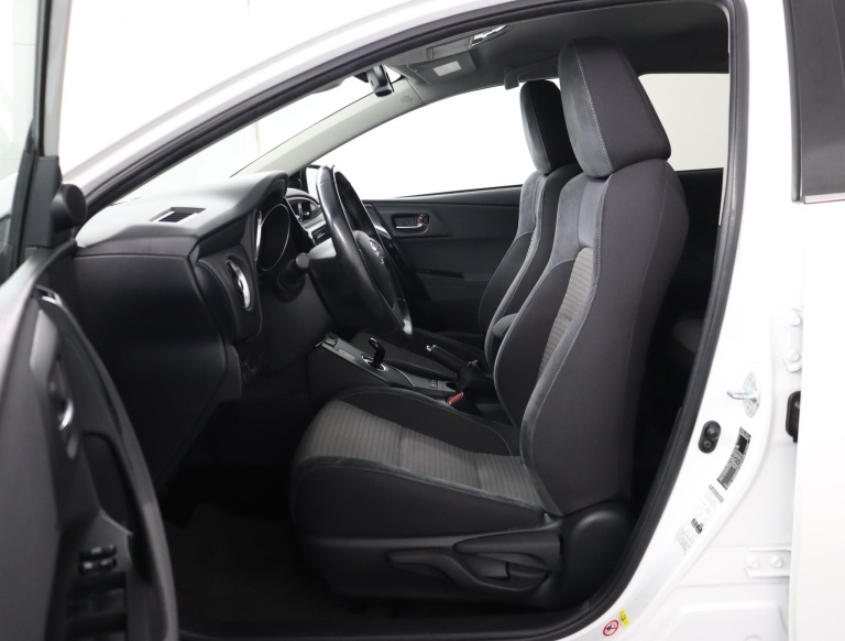 Toyota Auris Touring Sports - 1.8 Hybrid Dynamic Go 16