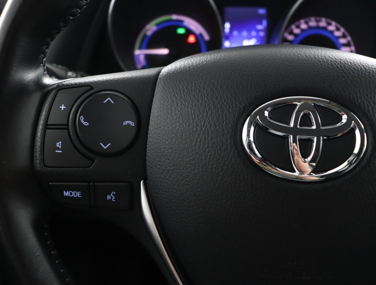 Toyota Auris Touring Sports - 1.8 Hybrid Dynamic Go 18