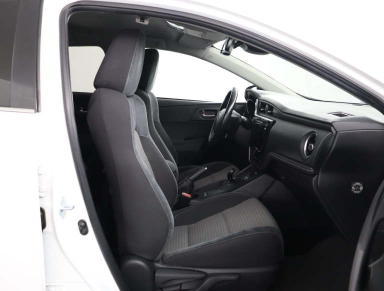 Toyota Auris Touring Sports - 1.8 Hybrid Dynamic Go 21