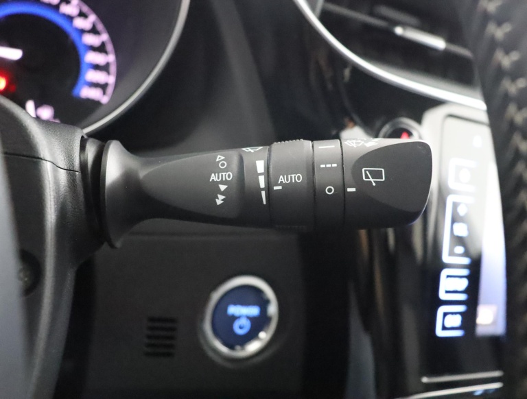 Toyota Auris Touring Sports - 1.8 Hybrid Dynamic Go 30