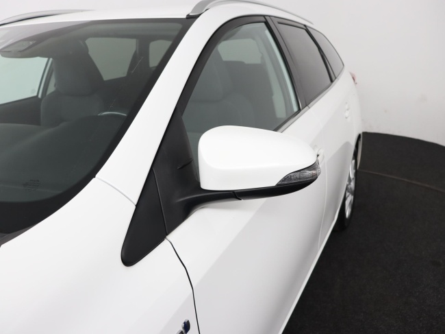 Toyota Auris Touring Sports - 1.8 Hybrid Dynamic Go