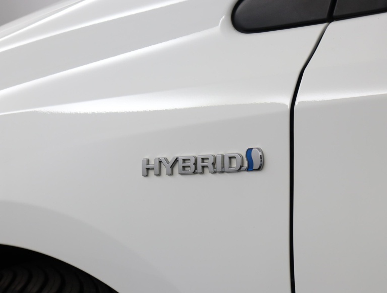 Toyota Auris Touring Sports - 1.8 Hybrid Dynamic Go 35