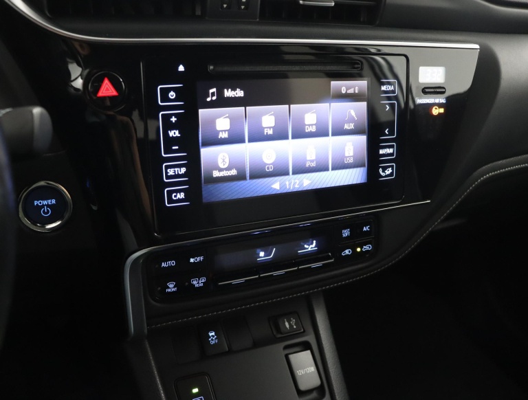 Toyota Auris Touring Sports - 1.8 Hybrid Dynamic Go 50