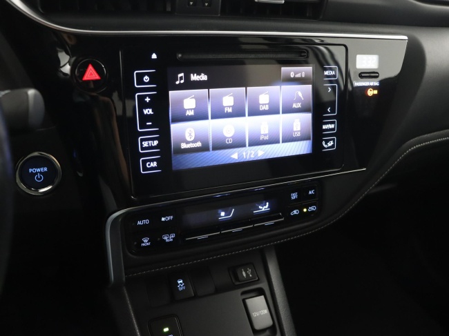 Toyota Auris Touring Sports - 1.8 Hybrid Dynamic Go