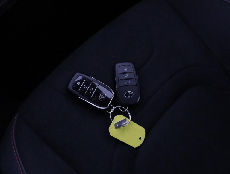 Toyota C-HR - 2.0 Plug-in Hybrid 220 Premium 11
