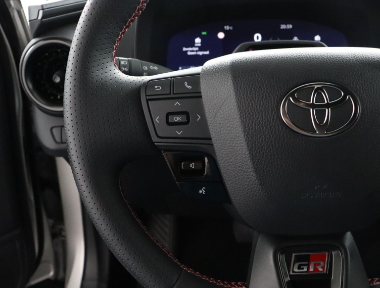 Toyota C-HR - 2.0 Plug-in Hybrid 220 Premium 19