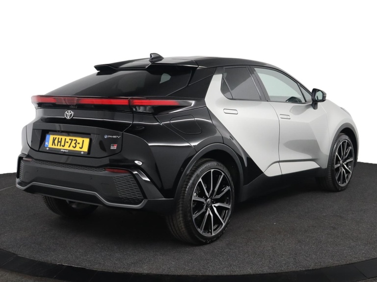 Toyota C-HR - 2.0 Plug-in Hybrid 220 Premium 2