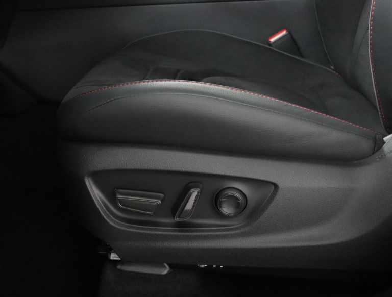 Toyota C-HR - 2.0 Plug-in Hybrid 220 Premium 39