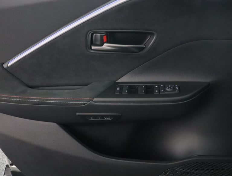 Toyota C-HR - 2.0 Plug-in Hybrid 220 Premium 51