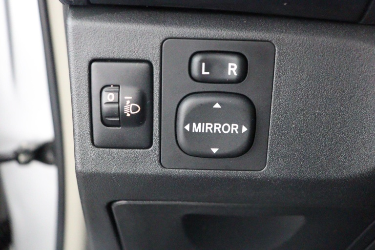 Toyota Yaris - 1.3 VVTi Aspiration 28