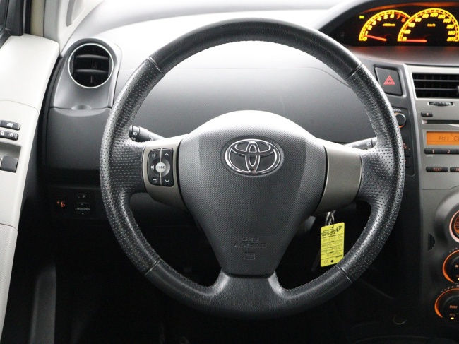 Toyota Yaris - 1.3 VVTi Aspiration