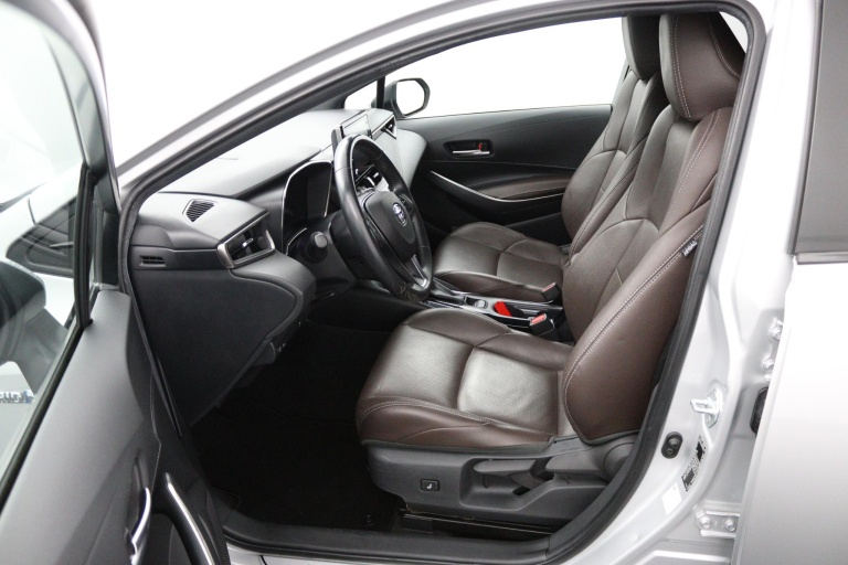 Toyota Corolla Touring Sports - 1.8 Hybrid Business Plus 17