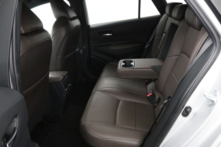 Toyota Corolla Touring Sports - 1.8 Hybrid Business Plus 18