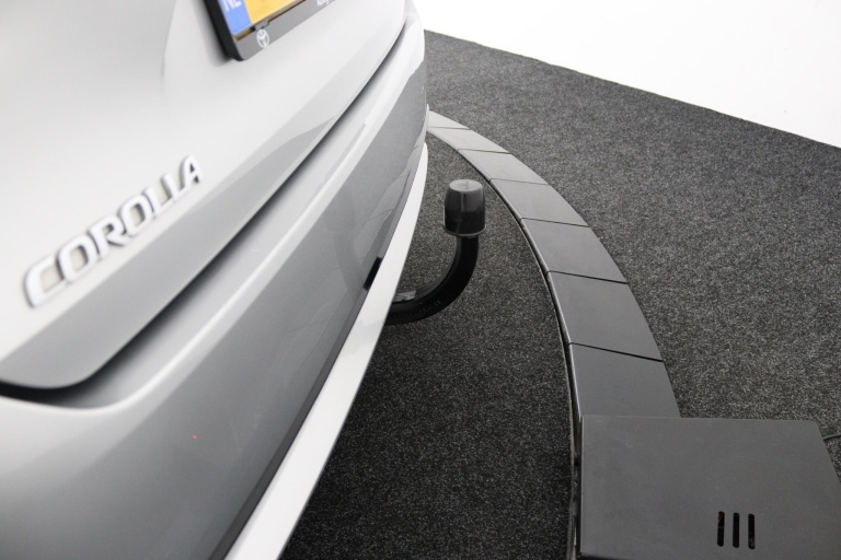 Toyota Corolla Touring Sports - 1.8 Hybrid Business Plus 37