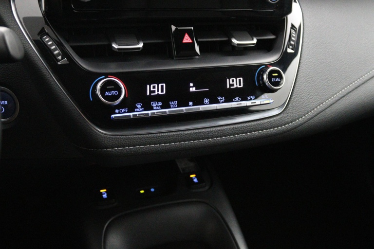 Toyota Corolla Touring Sports - 1.8 Hybrid Business Plus 7