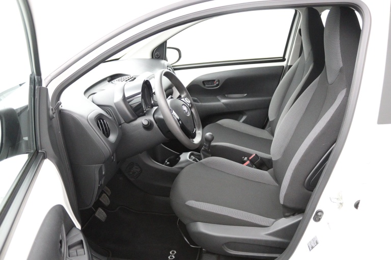 Toyota Aygo - 1.0 VVT-i x-fun 16