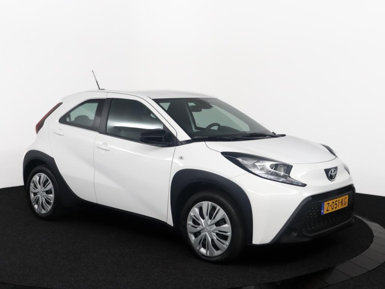 Toyota Aygo X - 1.0 VVT-i MT Play 3