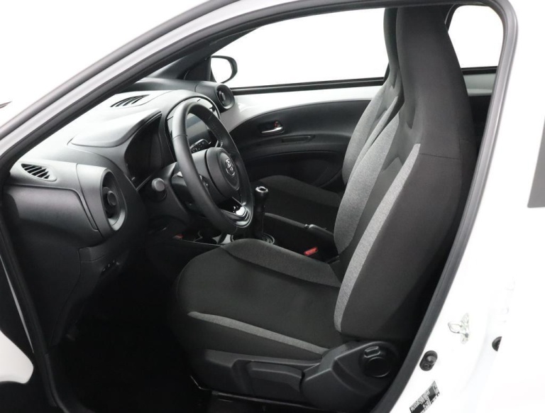 Toyota Aygo X - 1.0 VVT-i MT Play 9