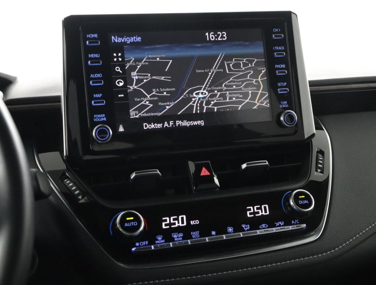 Toyota Corolla Touring Sports - 1.8 Hybrid Trek 28