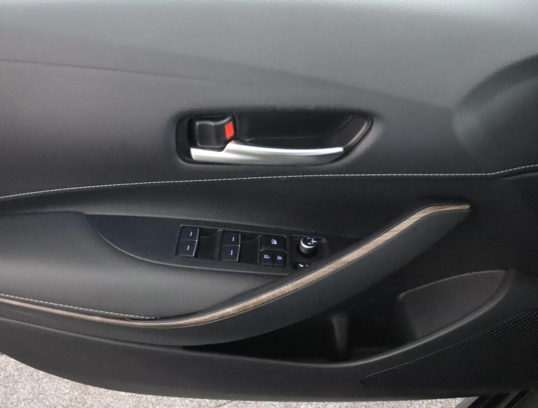 Toyota Corolla Touring Sports - 1.8 Hybrid Trek 29