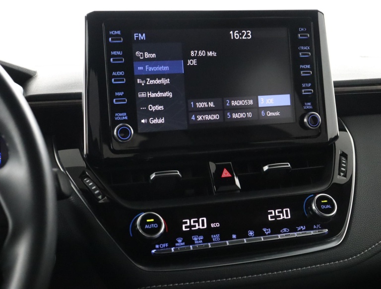 Toyota Corolla Touring Sports - 1.8 Hybrid Trek 9