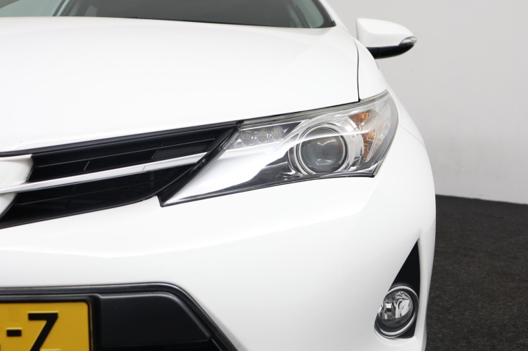 Toyota Auris - 1.8 Hybrid Lease 36