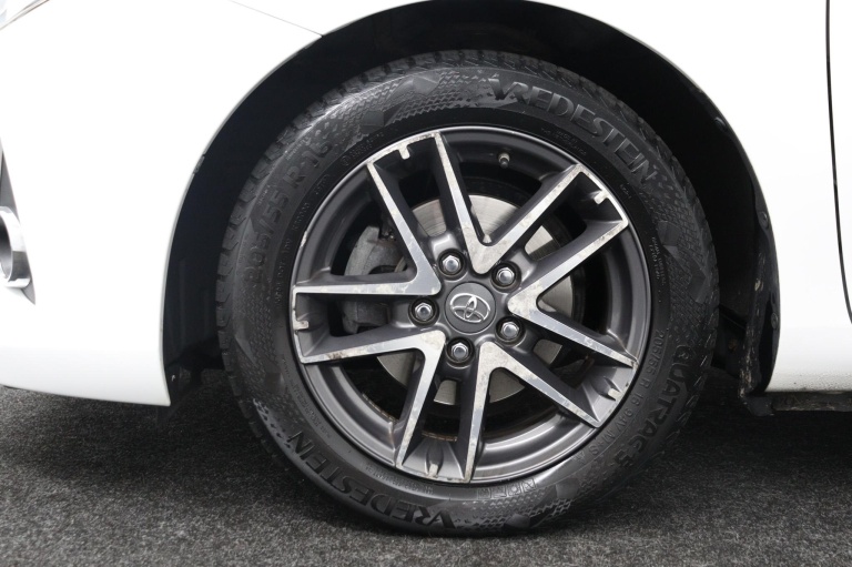 Toyota Auris - 1.8 Hybrid Lease 38