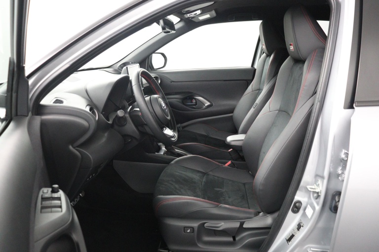 Toyota Yaris Cross - 1.5 Hybrid GR Sport 16