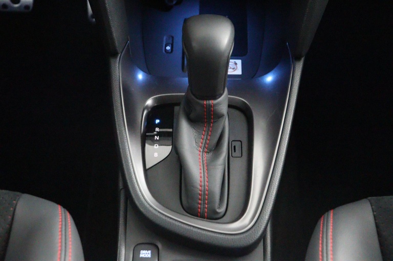 Toyota Yaris Cross - 1.5 Hybrid GR Sport 27