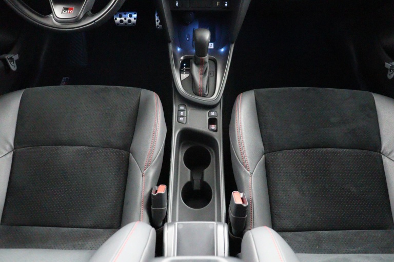 Toyota Yaris Cross - 1.5 Hybrid GR Sport 63