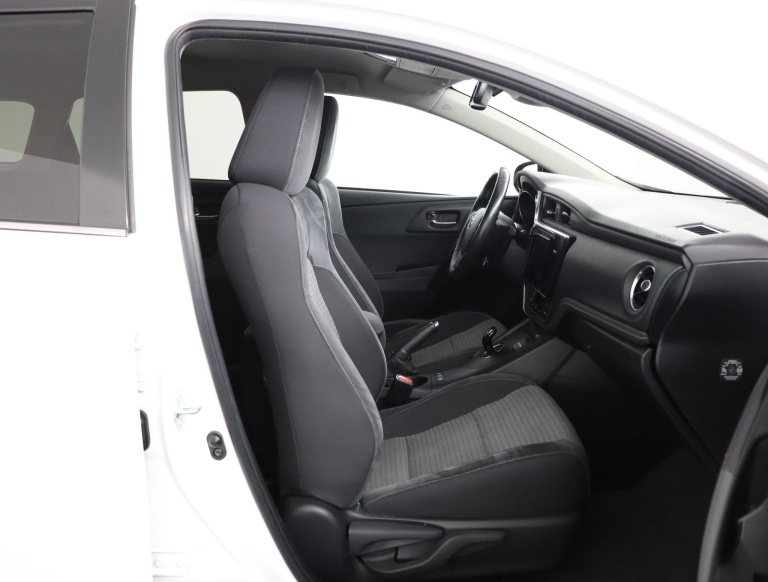 Toyota Auris Touring Sports - 1.8 Hybrid Dynamic Go 10