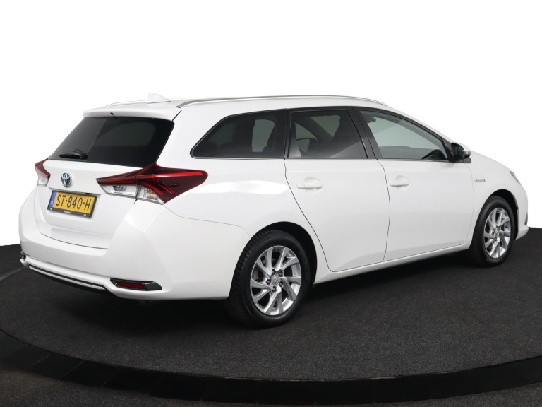 Toyota Auris Touring Sports - 1.8 Hybrid Dynamic Go 2