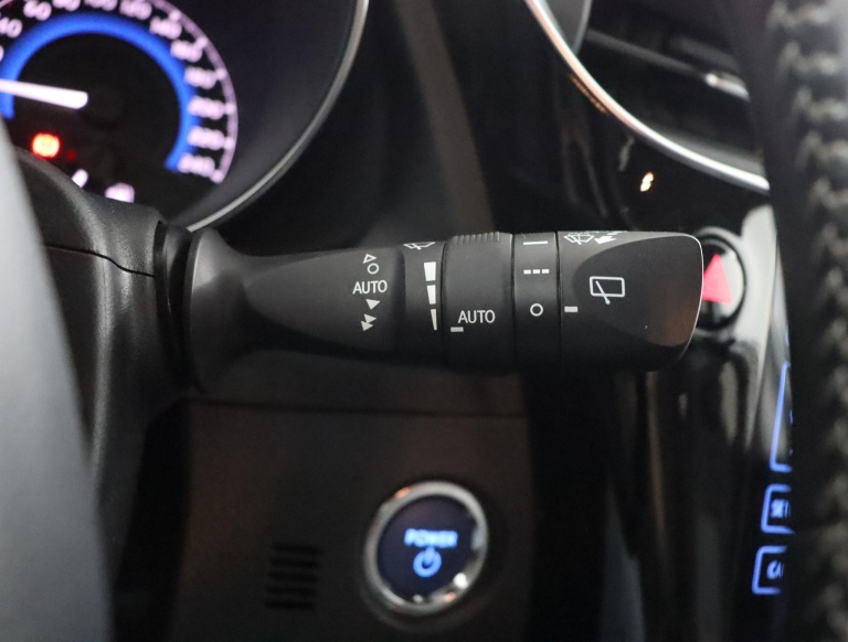 Toyota Auris Touring Sports - 1.8 Hybrid Dynamic Go 25